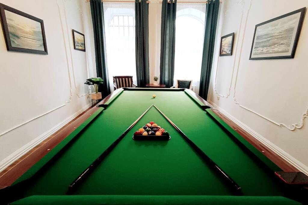 Unique Spacious Classic 3 Bedroom Midtown ! Billiard ! * Рига