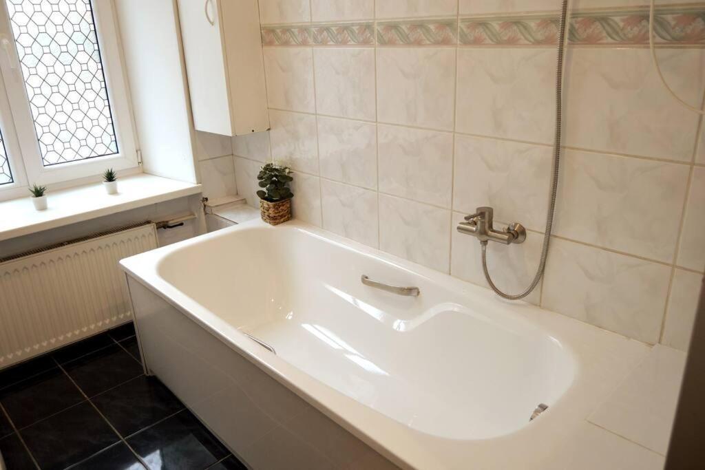 Unique Spacious Classic 3 Bedroom Midtown ! Billiard ! Апартаменты *