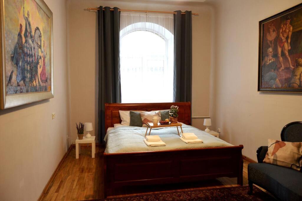 Unique Spacious Classic 3 Bedroom Midtown ! Billiard ! Апартаменты