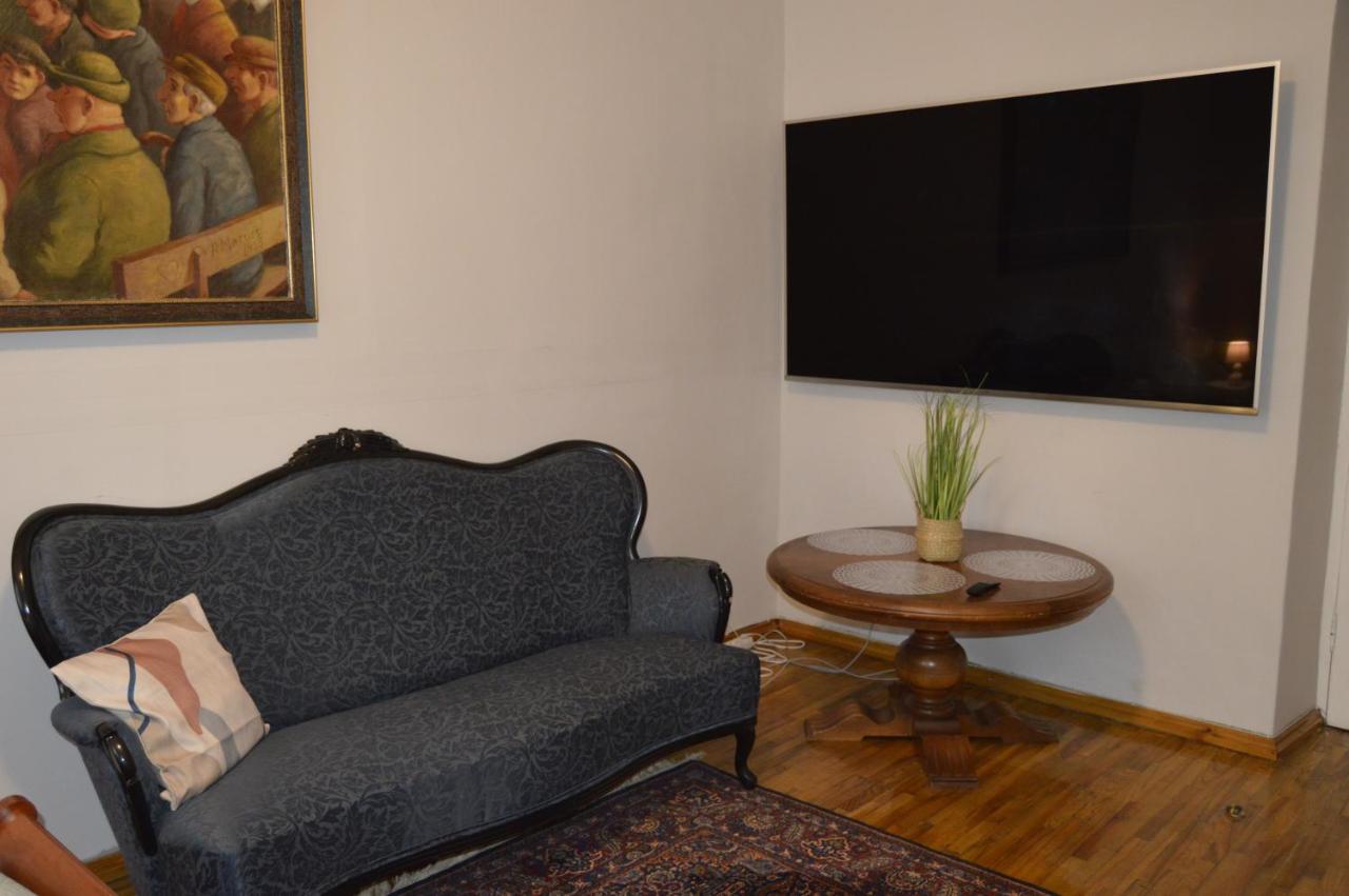 Unique Spacious Classic 3 Bedroom Midtown ! Billiard ! * Рига