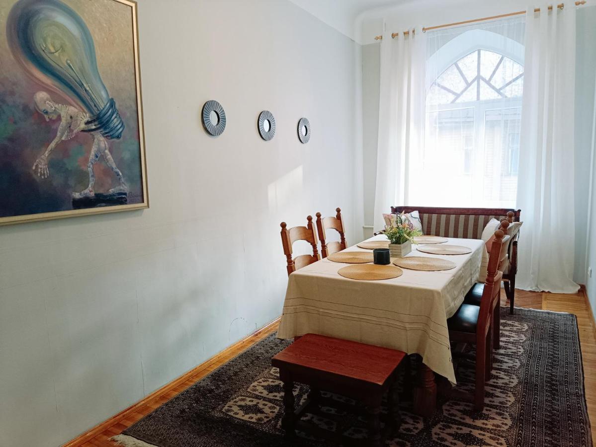Unique Spacious Classic 3 Bedroom Midtown ! Billiard ! Рига