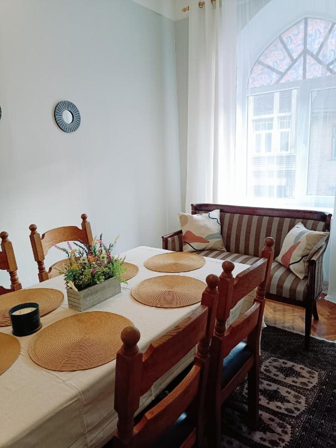 Leilighet Unique Spacious Classic 3 Bedroom Midtown ! Billiard ! Riga